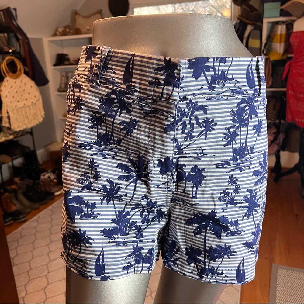 Vineyard Vines Island Scene Deep Bay Striped Shorts Size 12 Retro Style Print - Picture 8 of 10